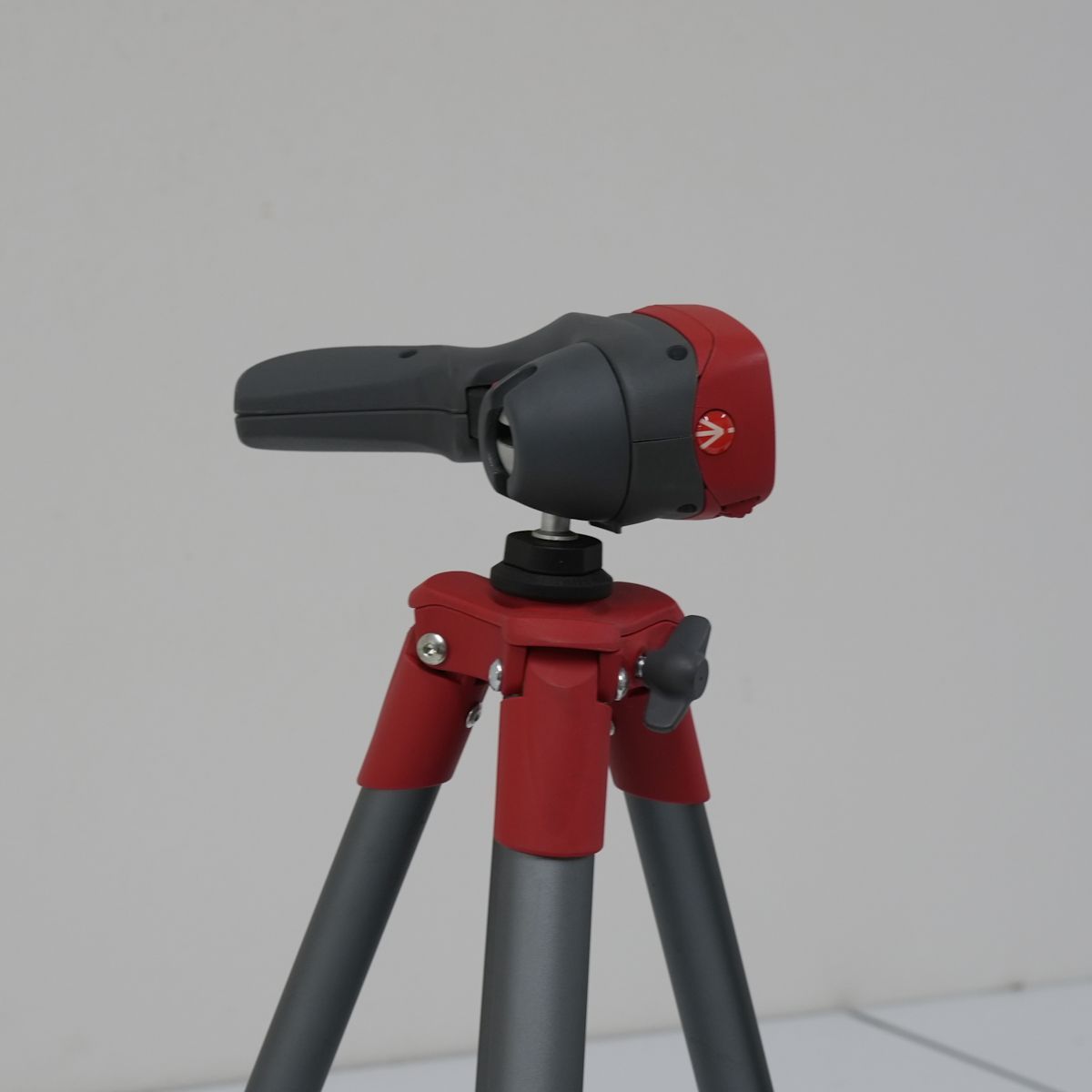 Manfrotto COMPACT Action 三脚 MKCOMPACTACN-RD USED超美品 マンフロット コンパクトアクション アルミ製  5段 完動品 中古 CP4134 - メルカリ