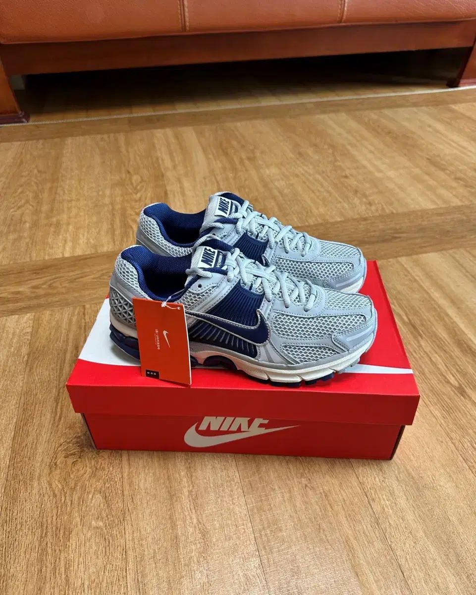 NIKE ナイキ ズーム ボメロ 5 255