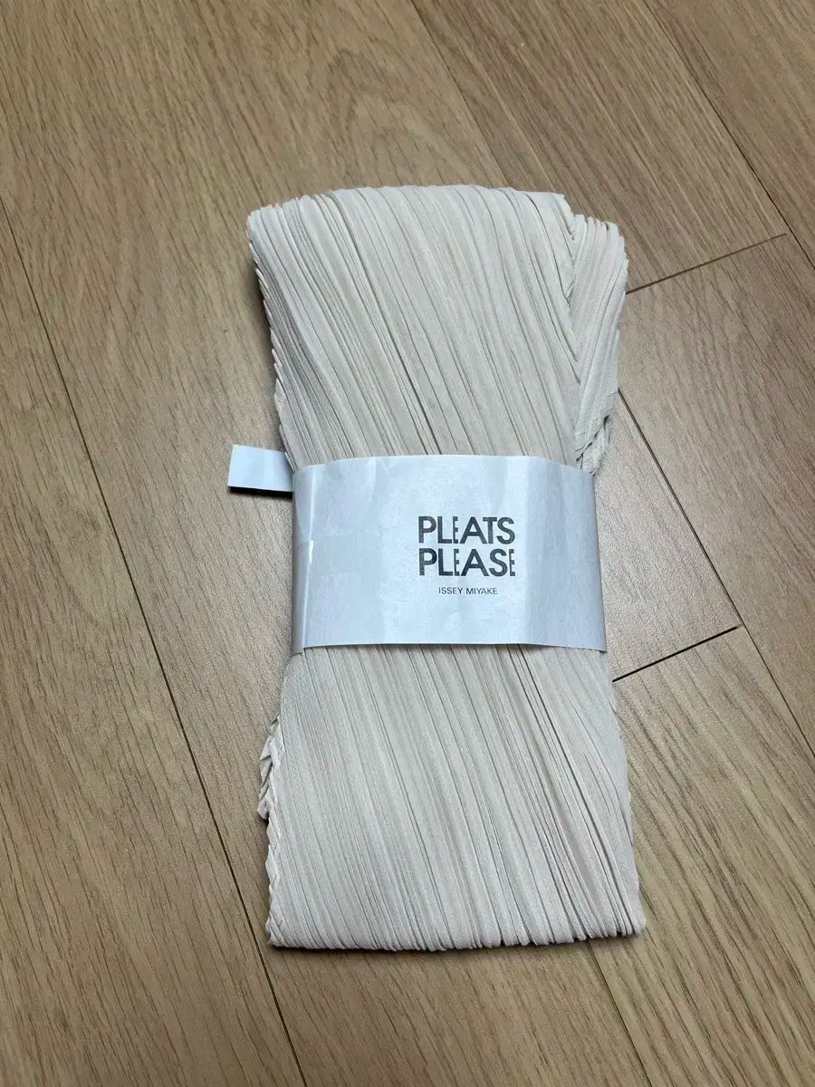 【新品未使用】プリーツプリーズ ベーシック スカーフ PLEATS PLEASE ISSEY MIYAKE - プリーツプリーズBICOLOR O SCARF