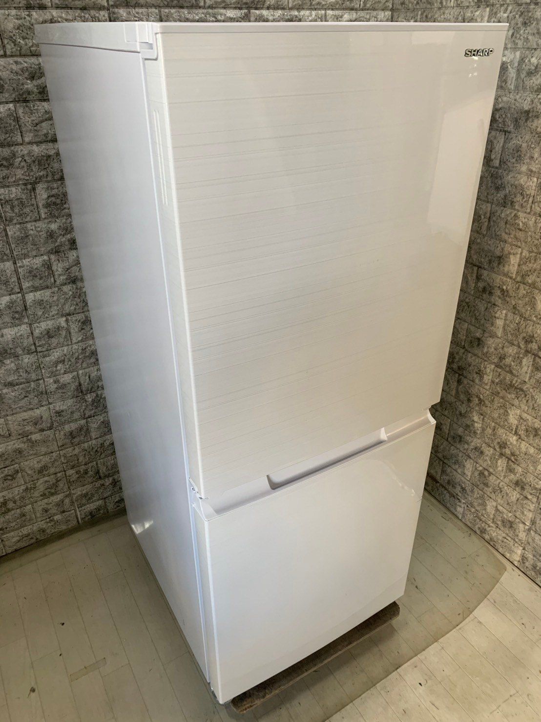 大阪送料無料★3か月保障付★冷蔵庫★2022年★SJ-D15H-H★IR-939 大阪送料無料☆3か月保障付き☆冷蔵庫☆シャープ☆2ドア