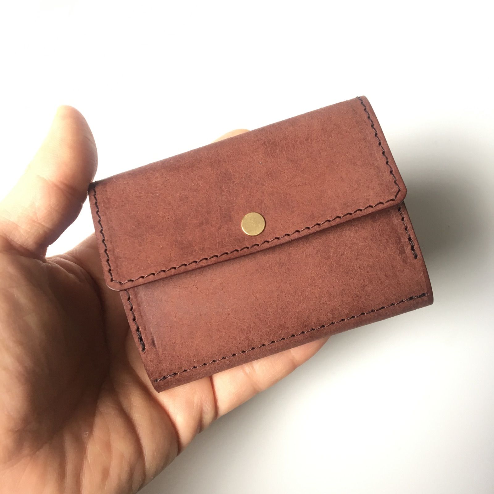 手のひらサイズなのにきちんと仕分けできる大容量カードケース《チョコ》