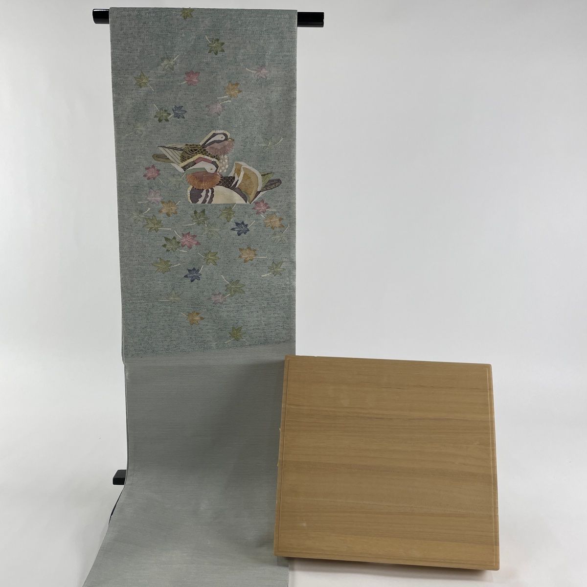 袋帯 美品 逸品 落款 羽田登喜男監修 共箱付 鴛鴦清香文 金銀糸 灰緑 