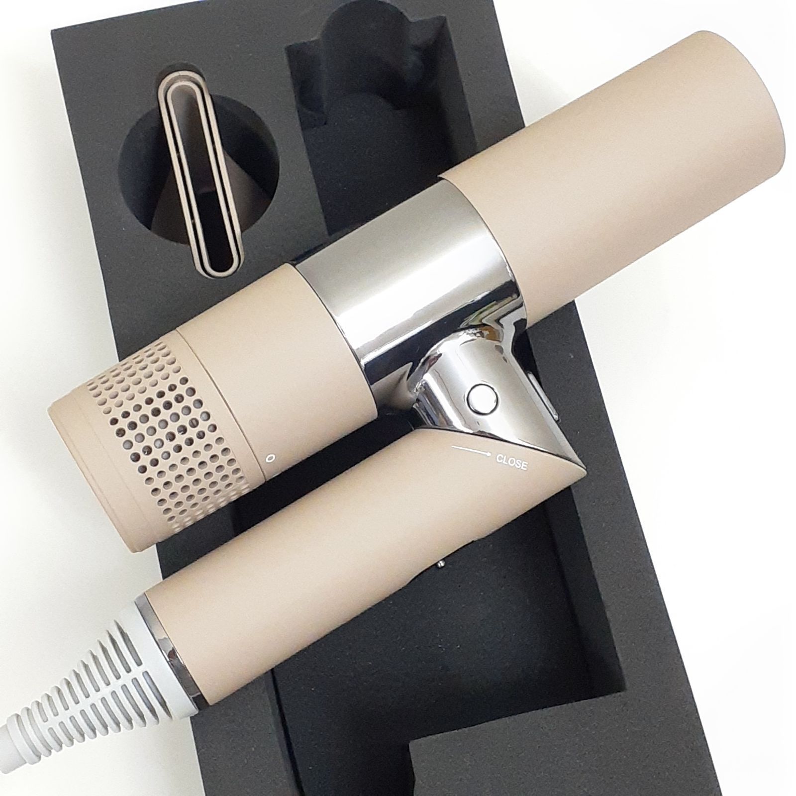 三沢店】絹女 KINUJO ヘアドライヤー KH302 モカ 中古 状態良好 - メルカリ