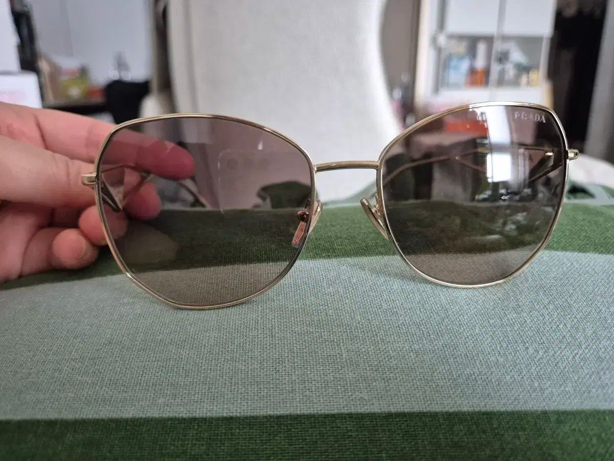 プラダ サングラス GOLD メタル フレーム