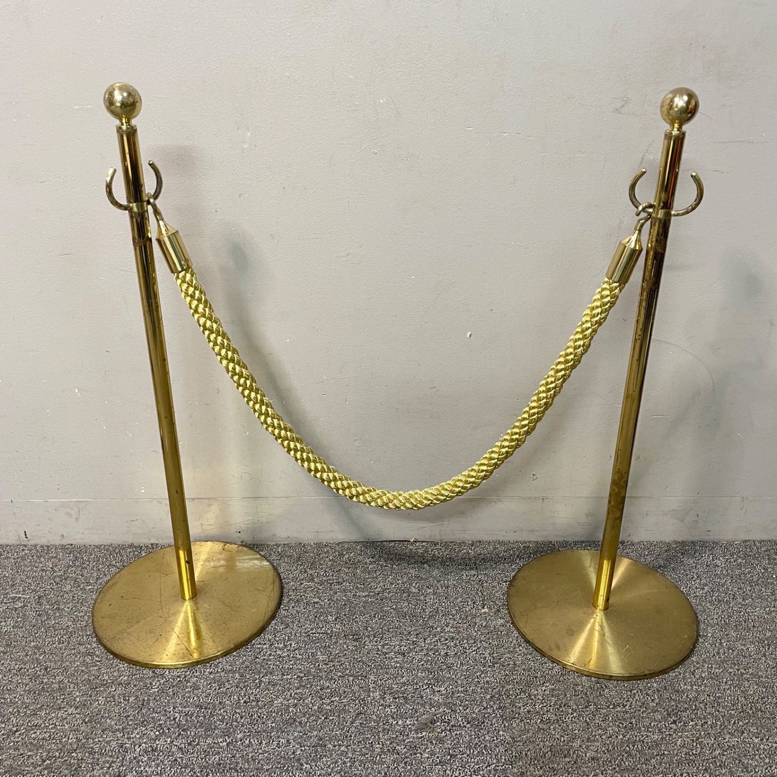 フロアガイドポール ロープスタンド 金 ゴールド 仕切り 展示会 美術館