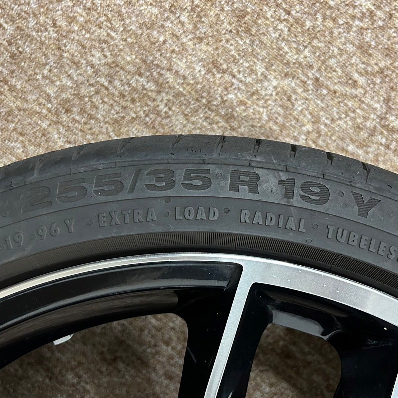 ほぼ新車外し 美品】アウディ FY Q5 Sライン 純正 19in 8J +39