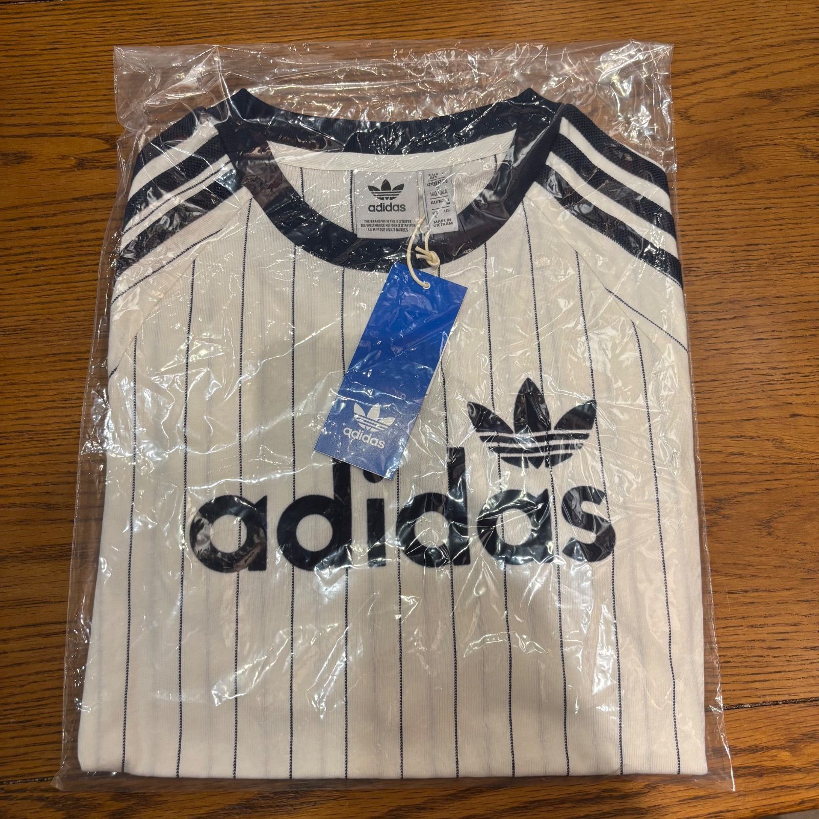 希少XL⭐️新品 adidas リニア グラフィック カリTシャツ