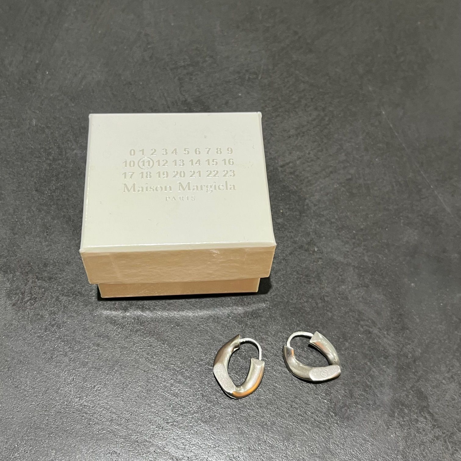 Maison Margiela リング型ピアス メゾン マルジェラ MAISON MARGIELA SI8VG0001 SV0129 ピアス