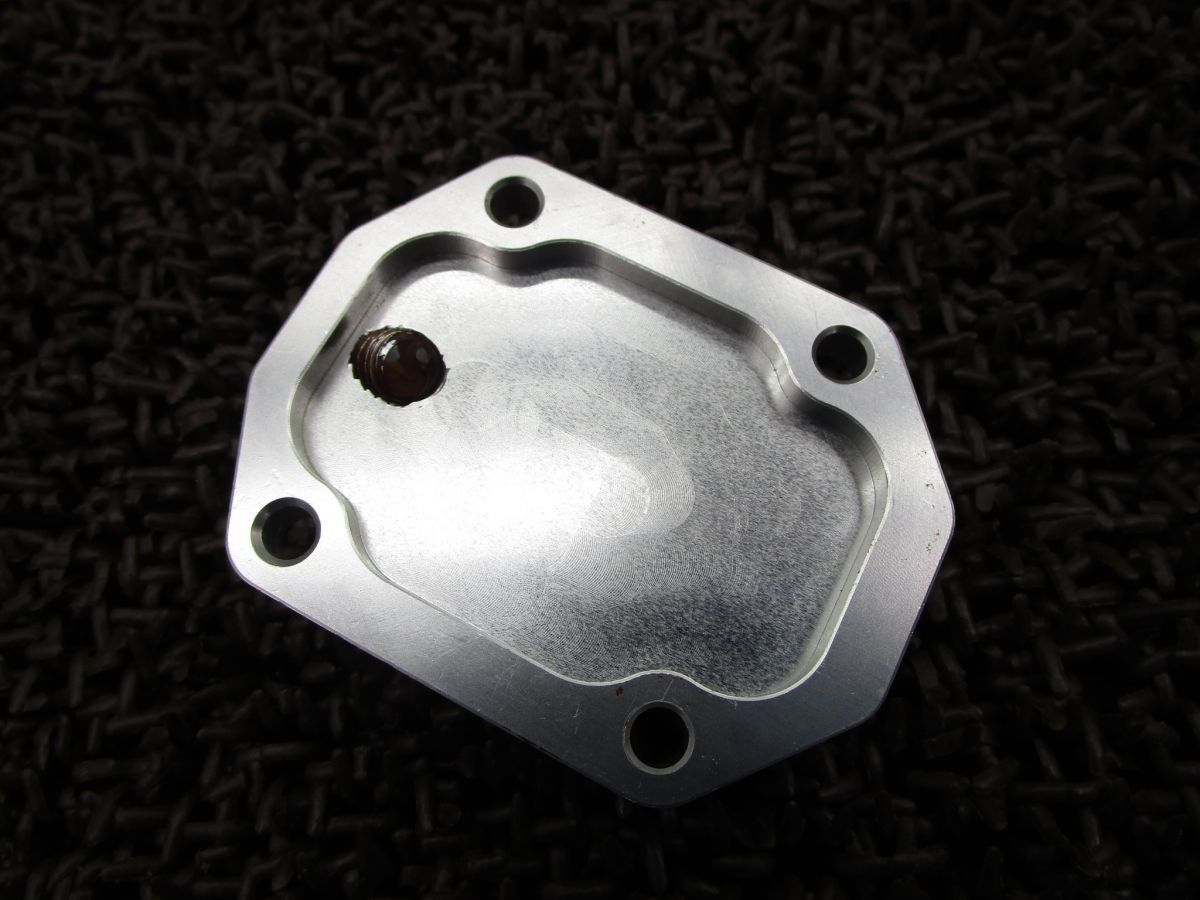 シリンダーヘッドカバー ●A1109