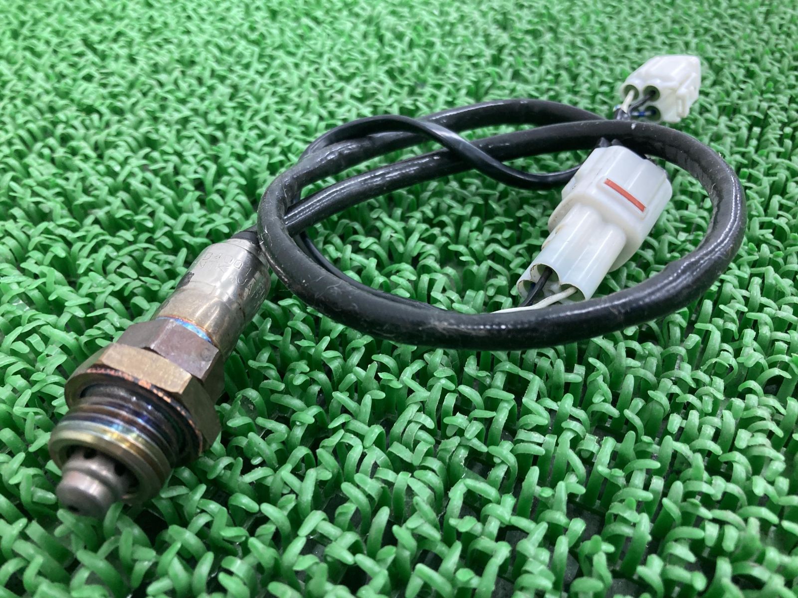 GSX-R1000 O2センサー スズキ 純正 バイク 部品 DM11G-101*** 割れ欠け無し 品薄 希少品 車検 Genuine 【中古】 20 GSX-R1000 O2センサー スズキ 純正 中古 バイク 部品 DM11G-101