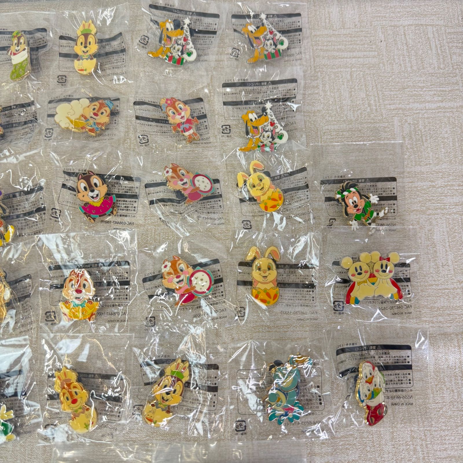 ディズニーコンプしたいミッキーたちの「ピンバッジ」！立体的 【激 