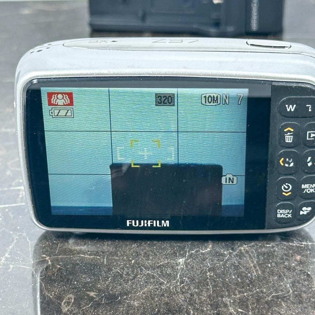 FUJIFILM FINEPIX Z37 シルバー 富士フイルム ファインピックス