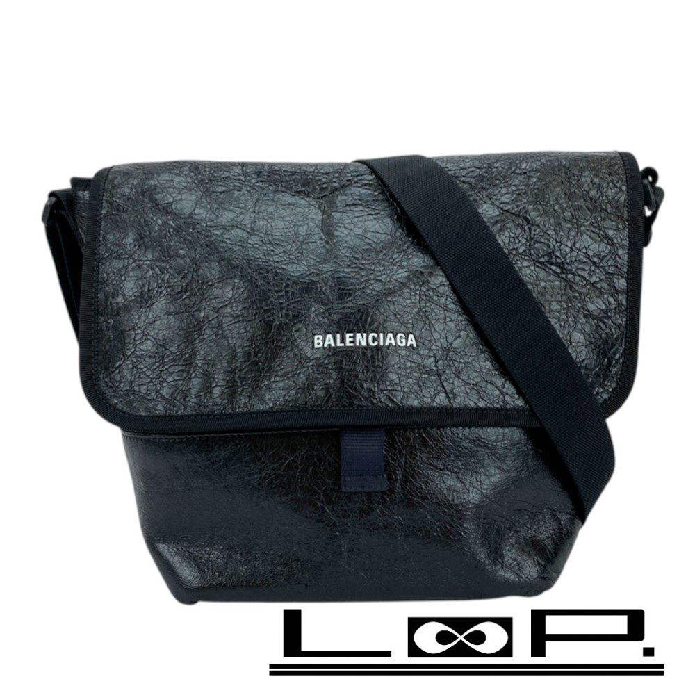 ✨極美品✨バレンシアガ　エクスプローラー　メッセンジャー　レザー　ロゴ　ネイビー ✨極美品✨バレンシアガ エクスプローラー メッセンジャー