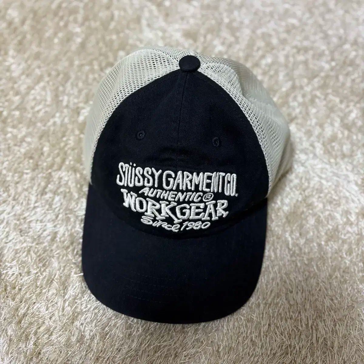 Stussy トラッカーキャップ ホワイト/ブラック 期間限定ポイント