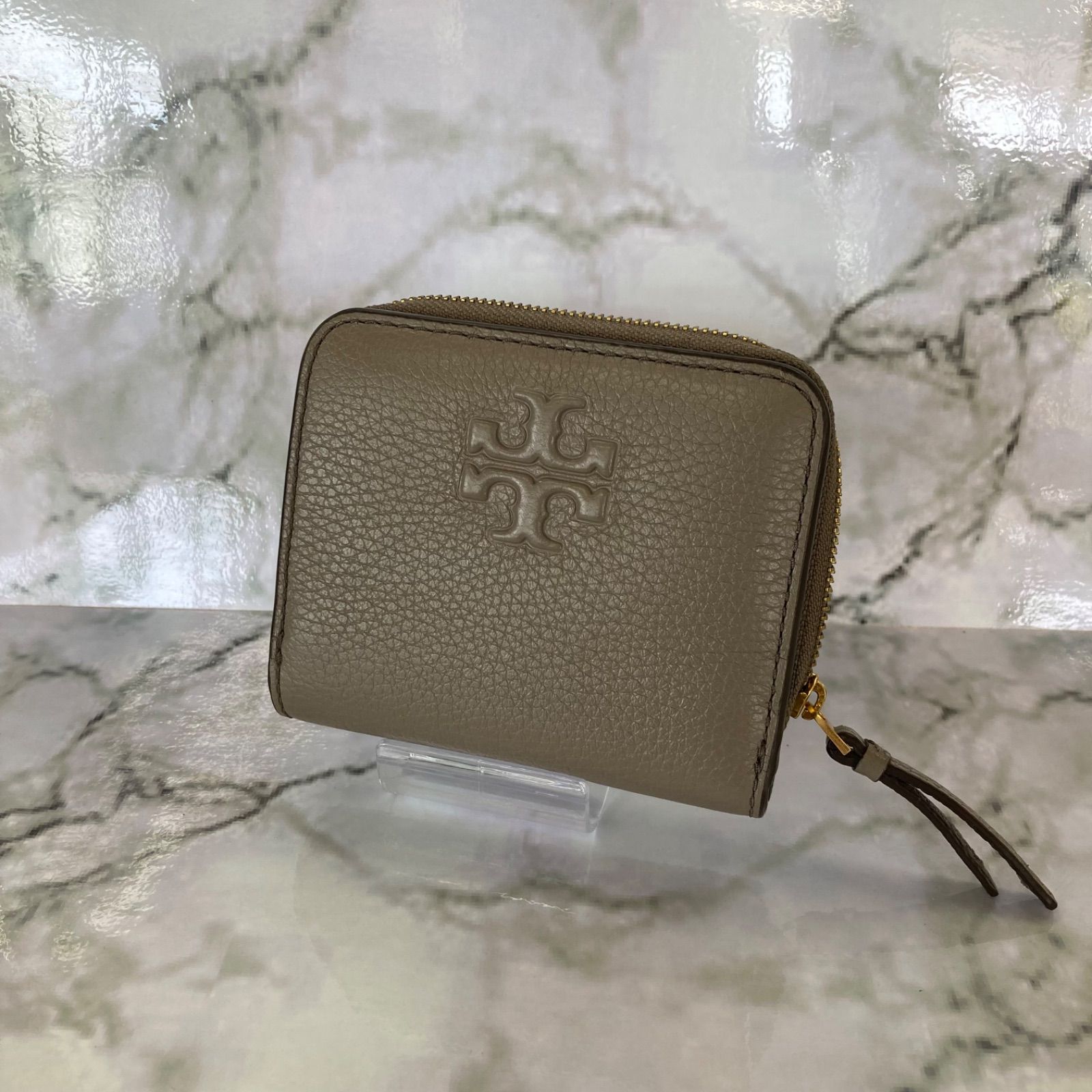 美品　Tory Burch 二つ折り財布 グレージュ トリーバーチ ToryBurch 二つ折り財布 グレージュ 平塚店 衣料品