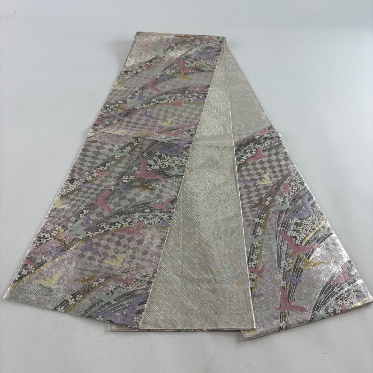 袋帯 逸品 桜 流水 刺繍 箔 銀色 六通 正絹 【中古】 袋帯 美品 名品 桜