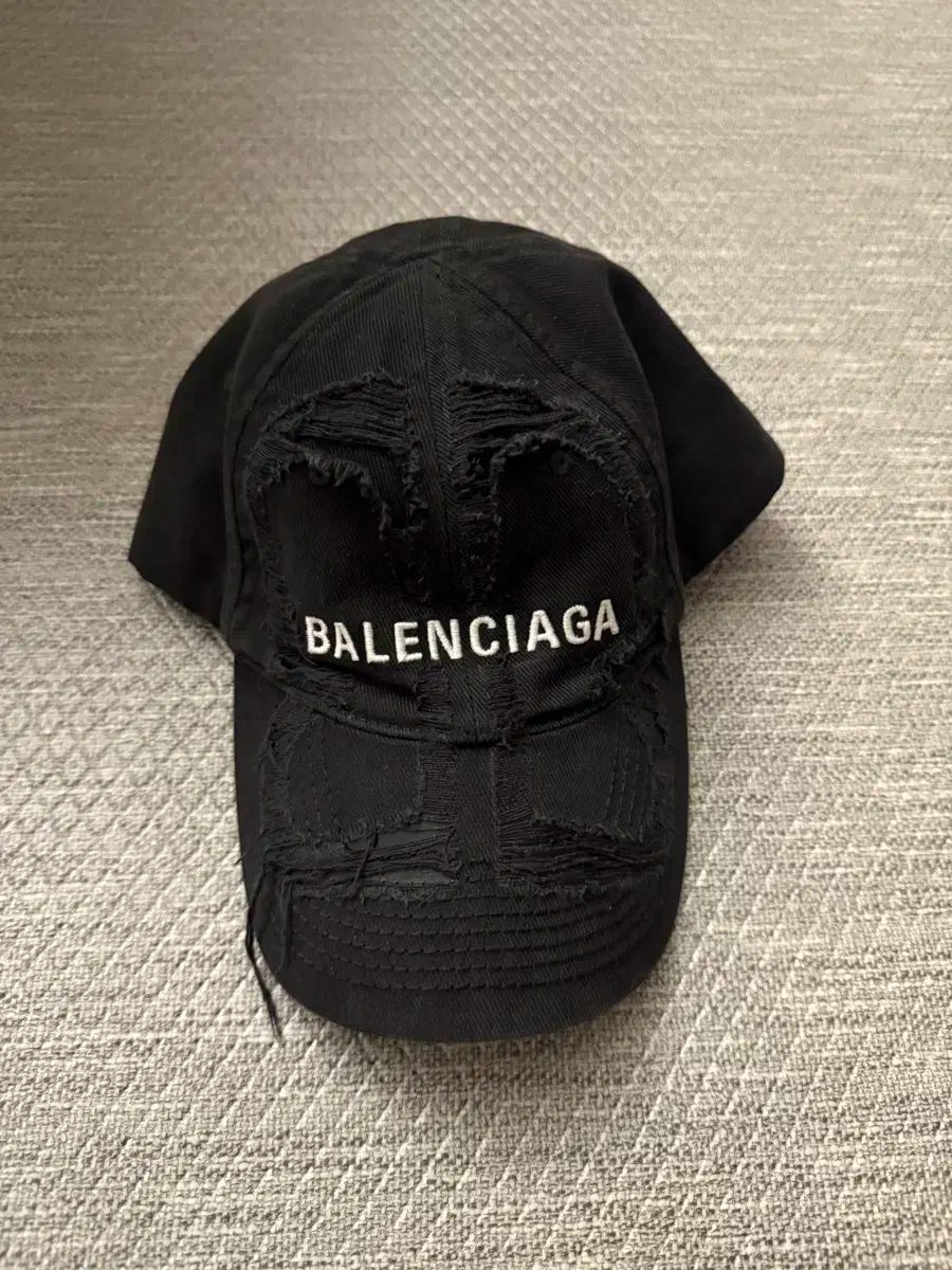 BALENCIAGA バレンシアガ BB レーザー ダメージ ボールキャップ L サイズ
