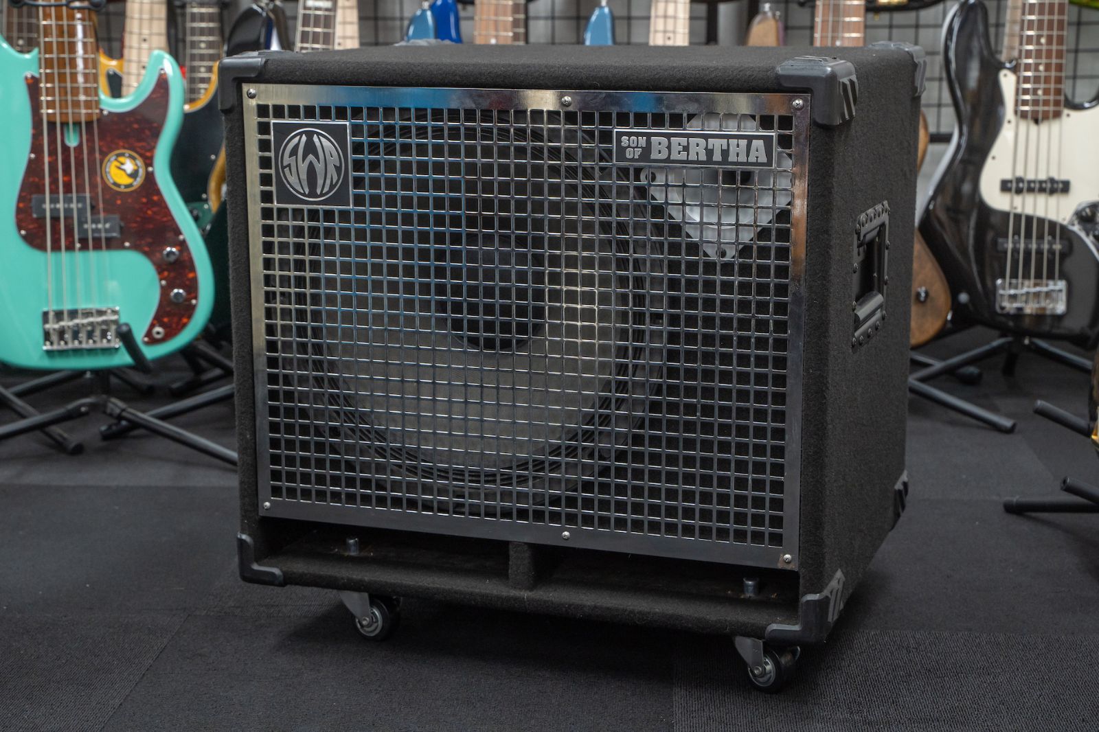 used SWR | Son Of Bertha Bass Amp Cabinet 8Ω 350W GIB横浜
