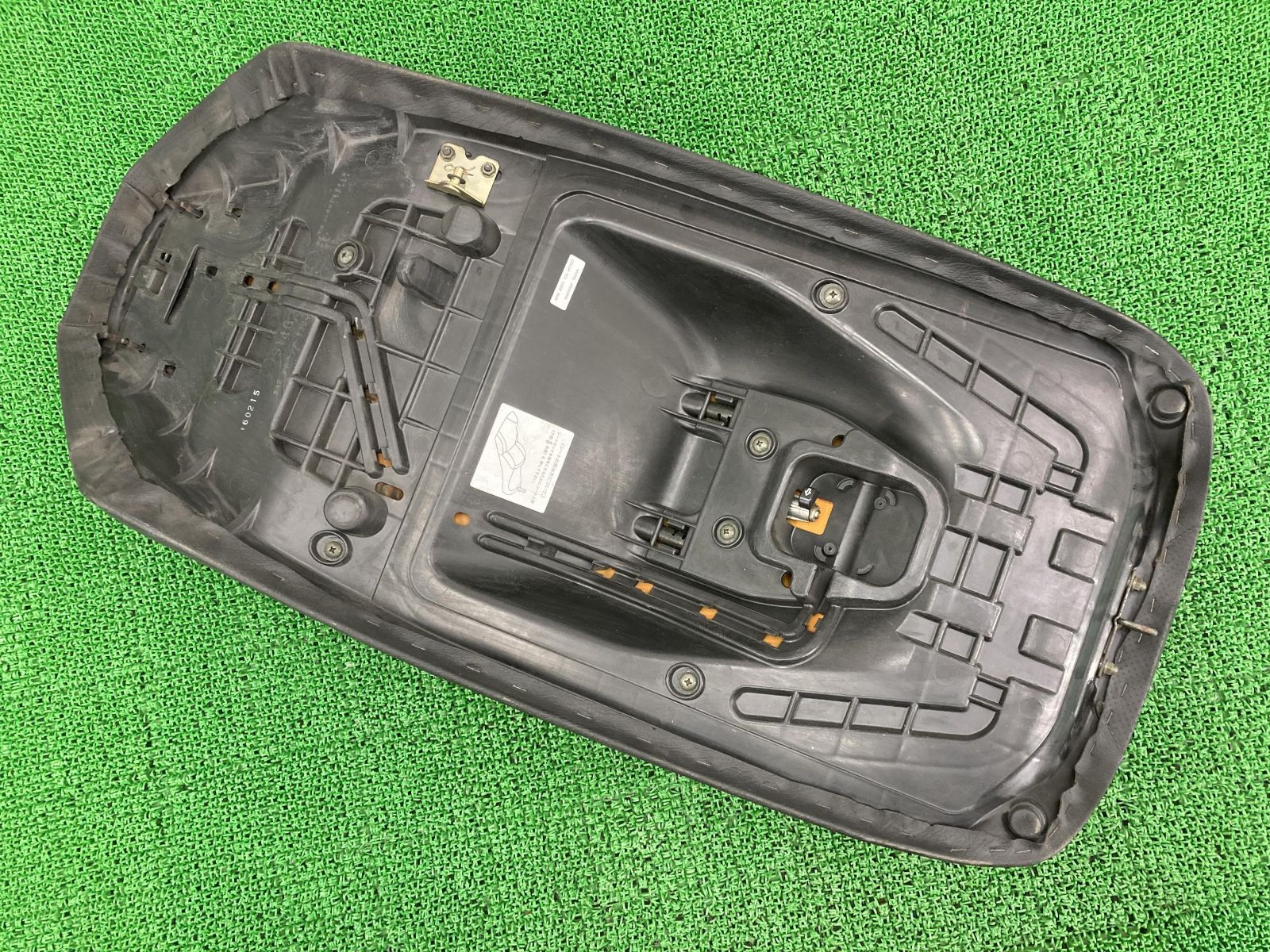 スカイウェイブ250 シート S14G スズキ 純正 中古 バイク 部品 CJ43A