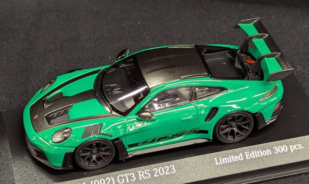 Paul s Model Art 1|43MINICHAMPS Porsche 911 992 GT3 RS 2025 Green with black wheels - decor 062112