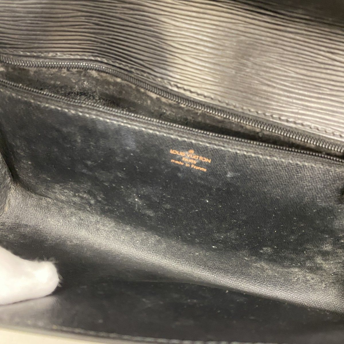 5ec3776】ルイヴィトン クラッチバッグ エピ シャイヨー M52532  