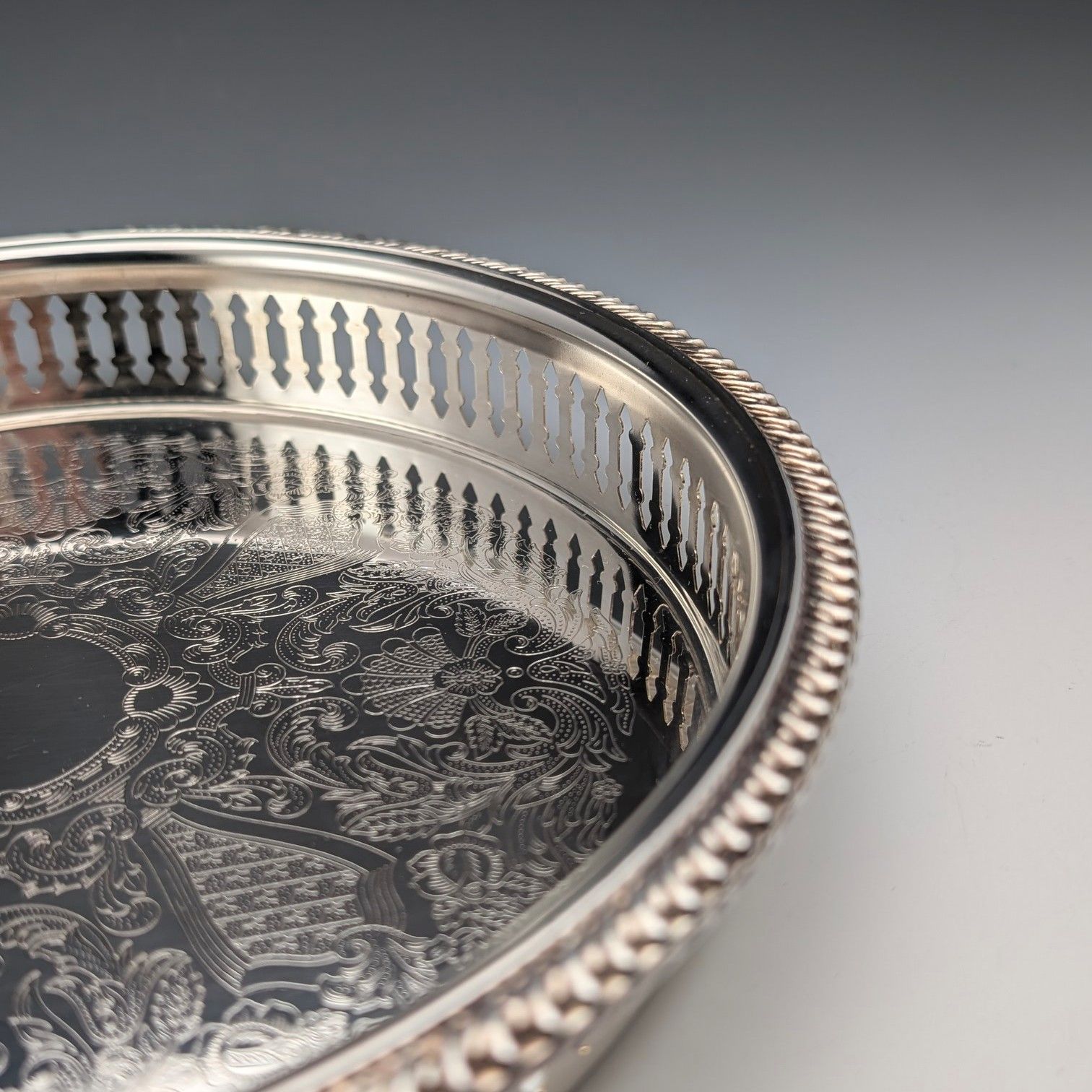 英国ヴィンテージ シルバープレート製 ギャラリートレイ 直径