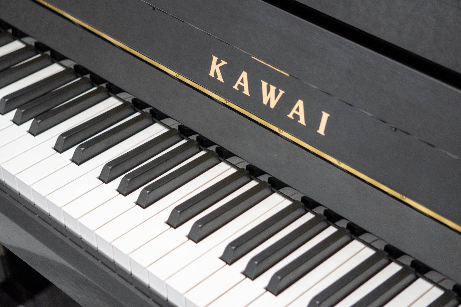 リニューアル済】KAWAI K-200｜黒鏡面・コンパクト設計｜2021年