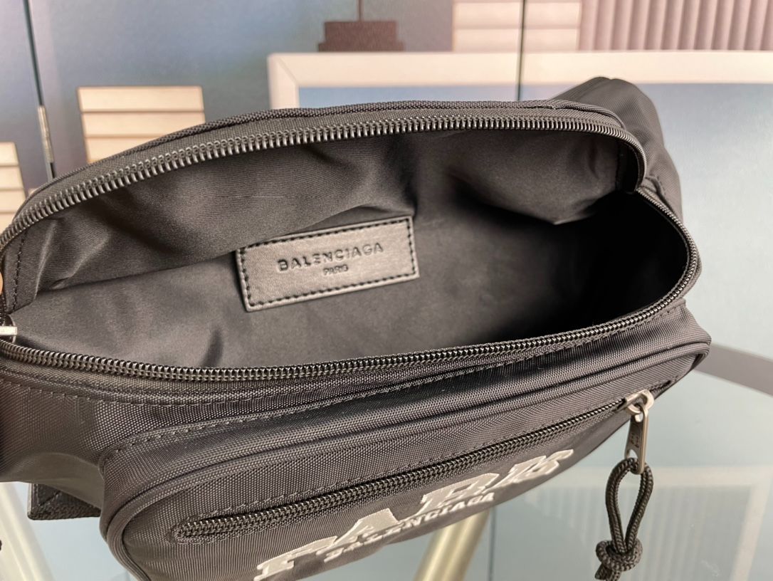 BALENCIAGA  バレンシアガ  ボディバッグ PARIS ウエストポーチ