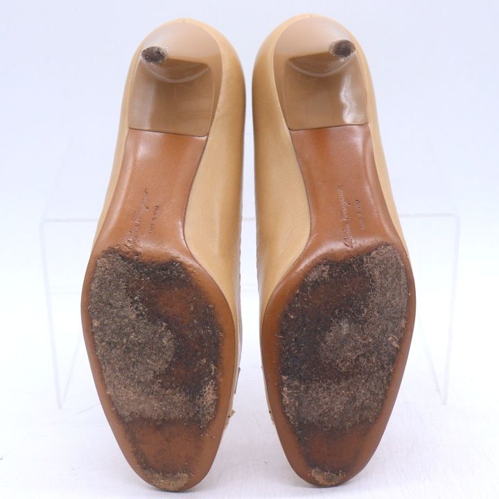 Ferragamo ベージュ リボン付きパンプス Ferragamo ベージュ