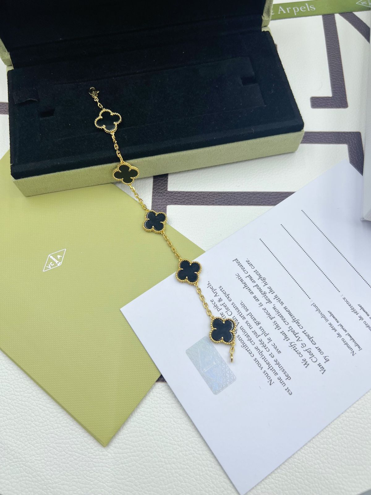 Van Cleef & Arpels クローバーブラックストーンブレスレット Van Cleef & Arpels クローバーブラックストーンブレスレット