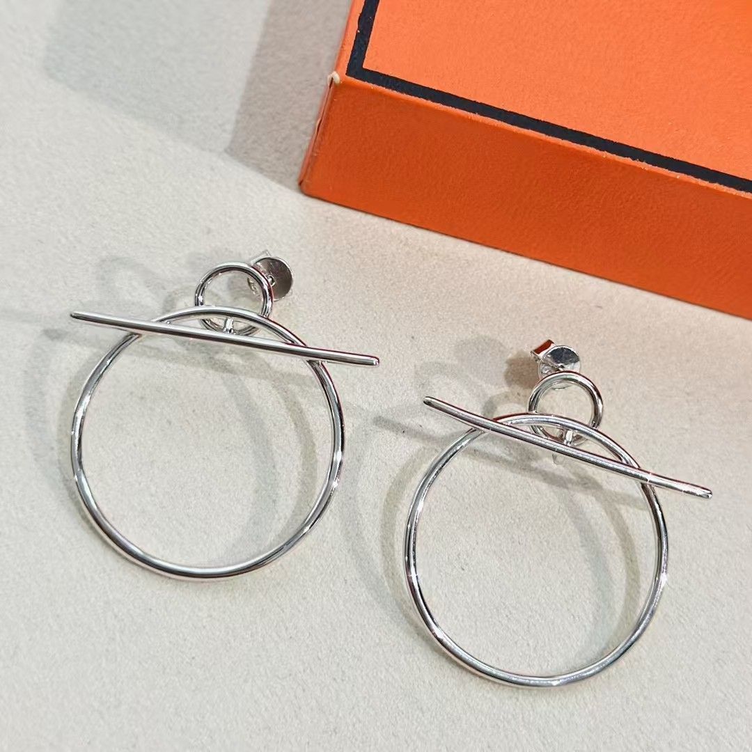 エルメス HERMES ピアス《LOOP MM》Loop earrings ループ イヤリング MM ミディアム シルバーアクセサリー ギフト  プレゼント 希少 レア - メルカリ