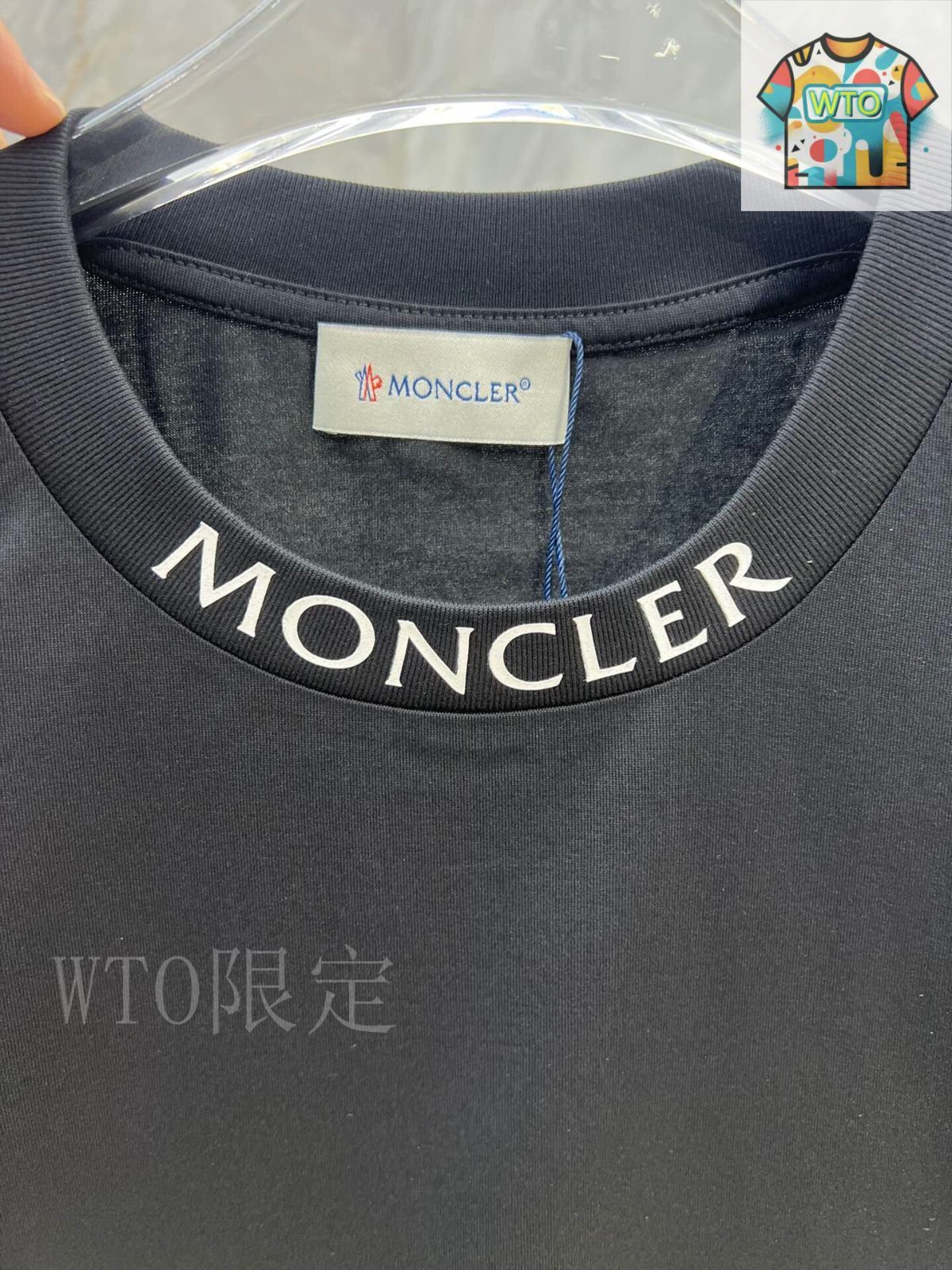 本日限定価格　moncler メタリックロゴtシャツ モンクレール メタリックロゴ Tシャツ ワッペン レディース
