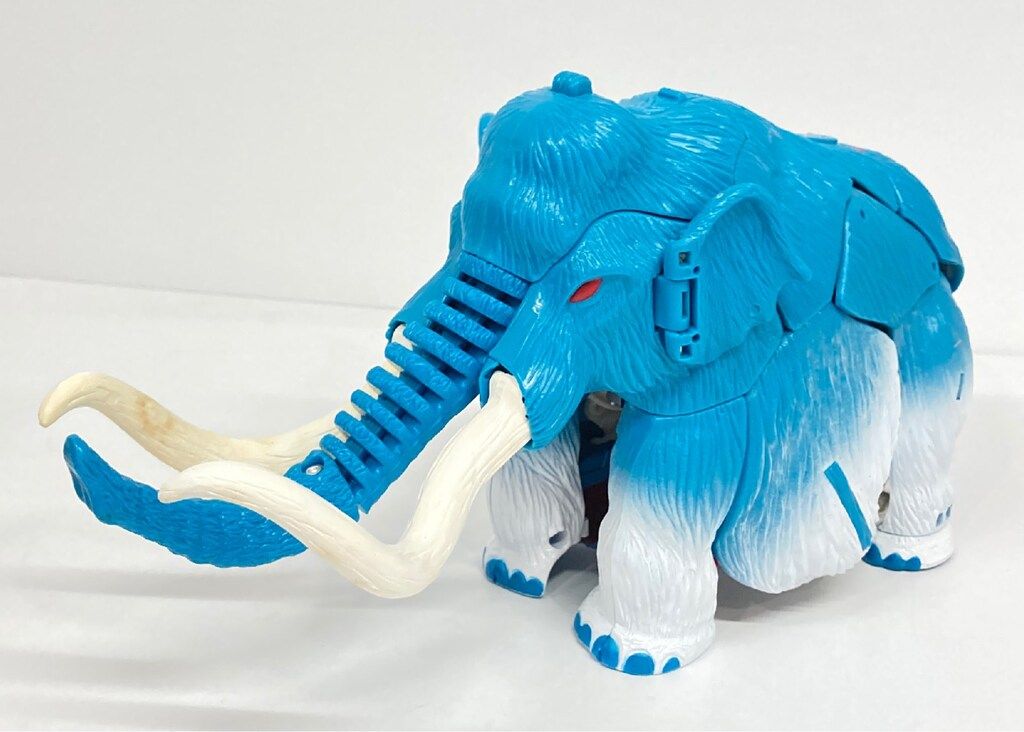 HASBRO ULTRA MAMMOTH 2012