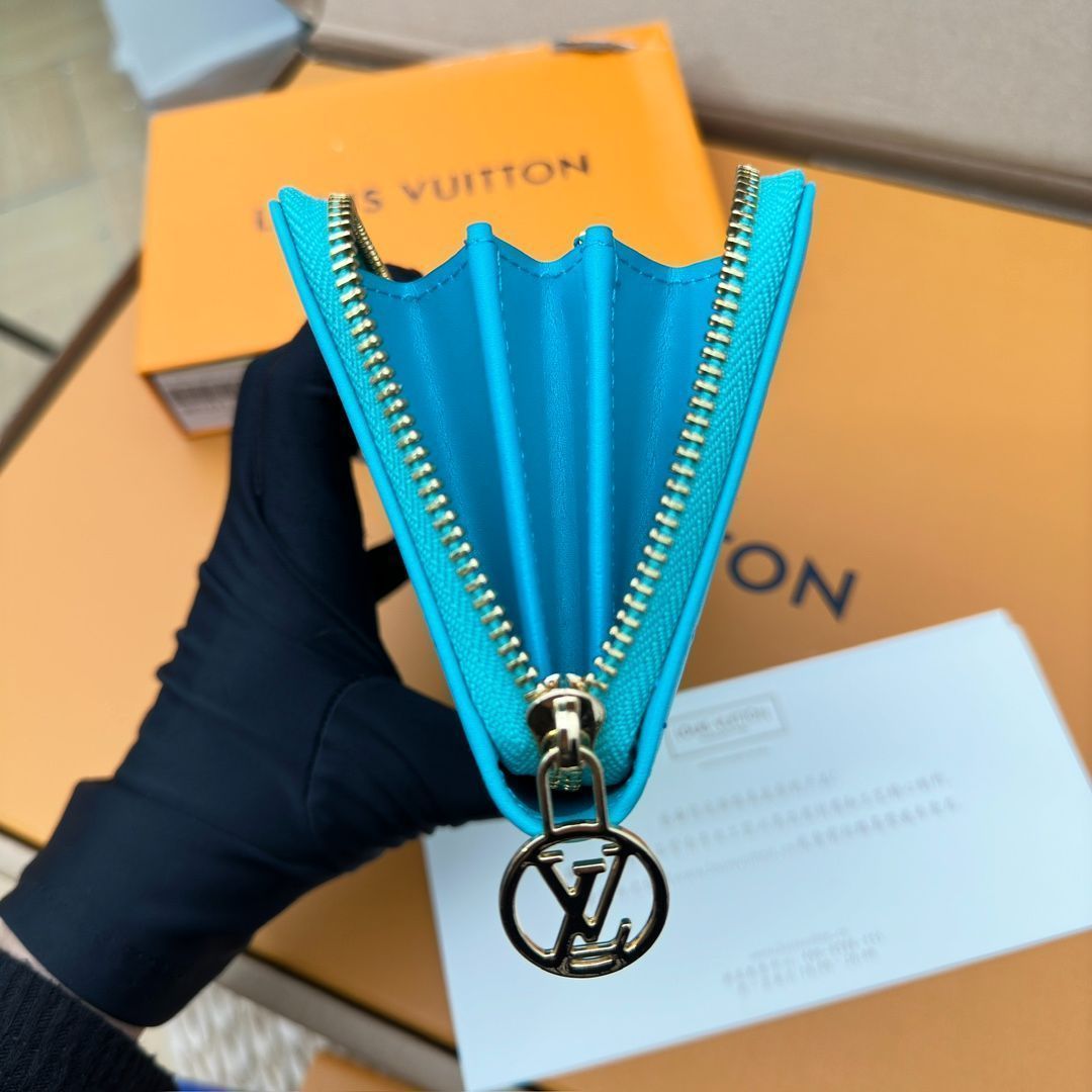 【ルイヴィトン】ホーボー クッションバッグ MM エンボス ホーボーバッグ Louis Vuitton(ルイヴィトン) バッグ・カバン