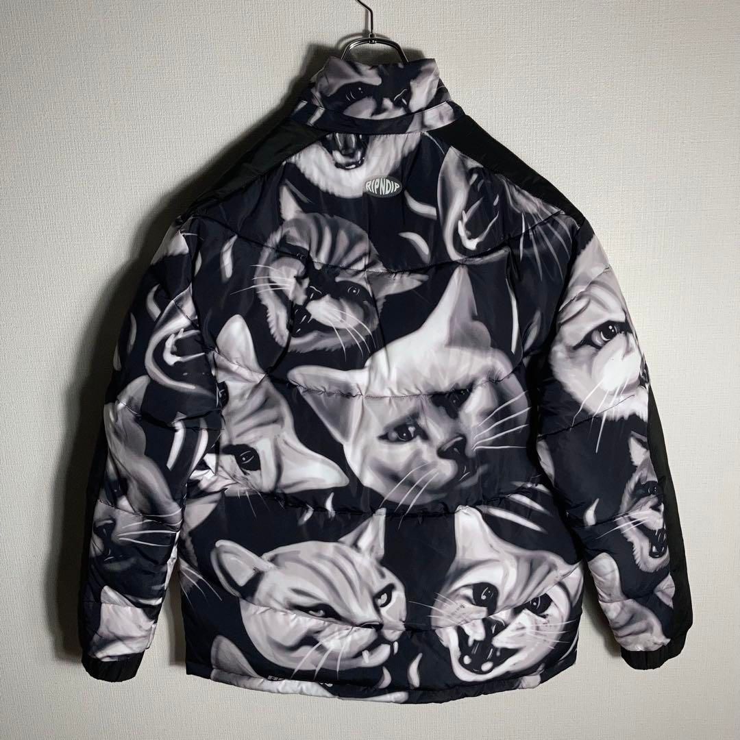 【美品】RIPNDIP ダウンジャケット ワンポイントロゴ 猫 黒 XL 美品】RIPNDIP ダウンジャケット ワンポイントロゴ 猫 黒 XL