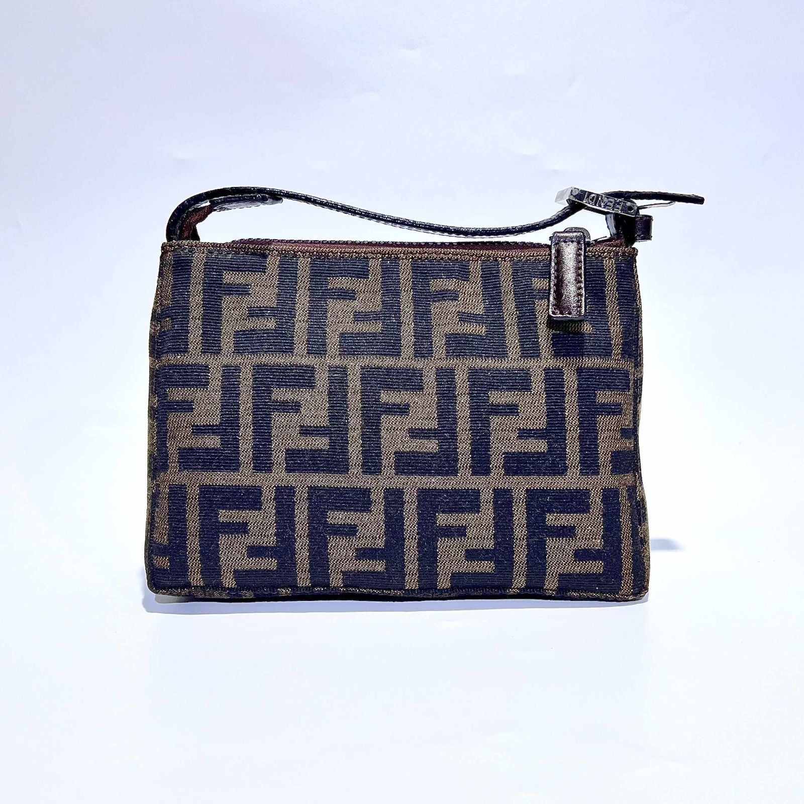【美品】FENDI ズッカ柄 ポーチ ロゴ金具付 ブラウン系　フェンディ 楽天市場】FENDI フェンディ ポーチ ズッカ柄 総柄 ブラウン系