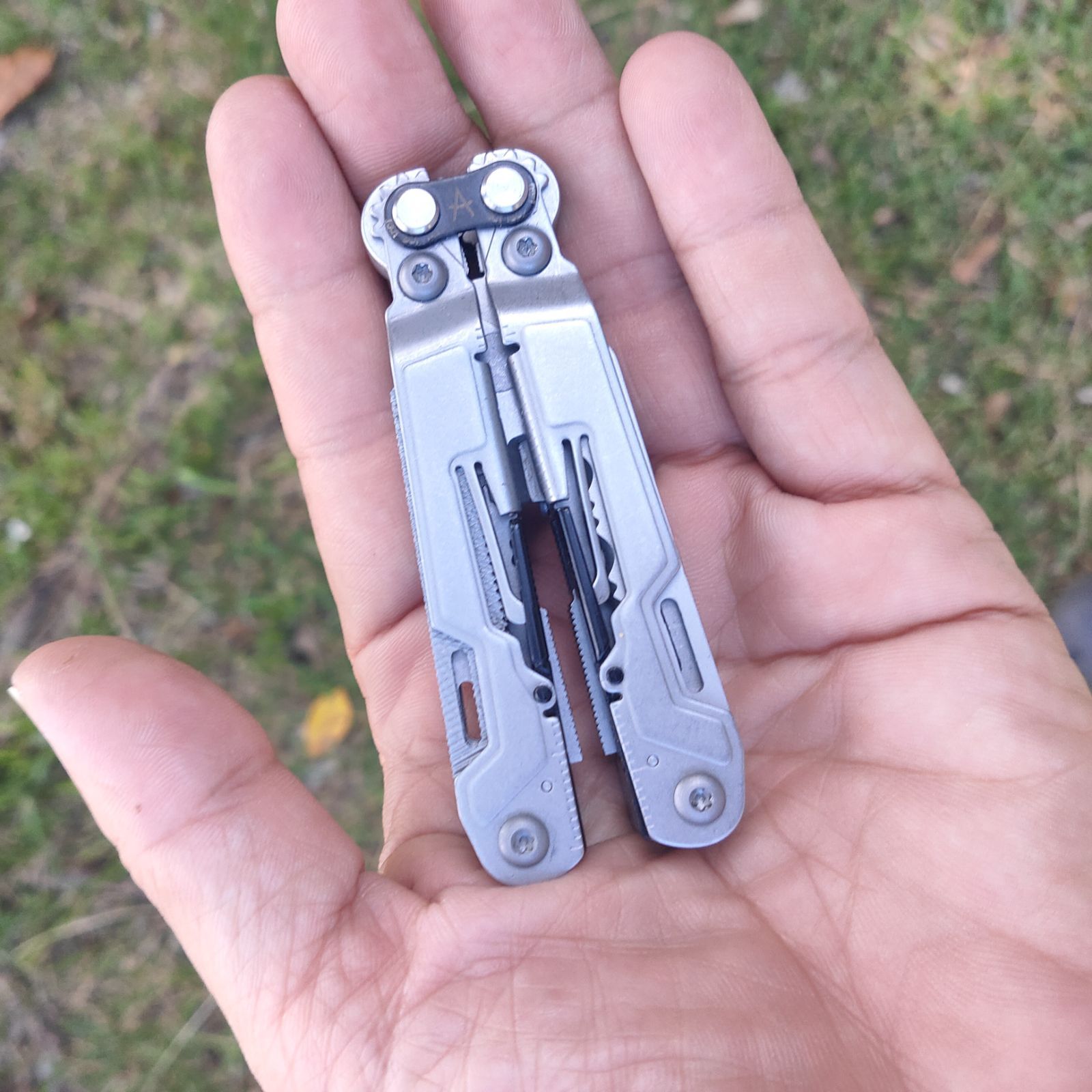 SOG（ソグ）マルチツール 18機能 POWERPINTパワーパイント