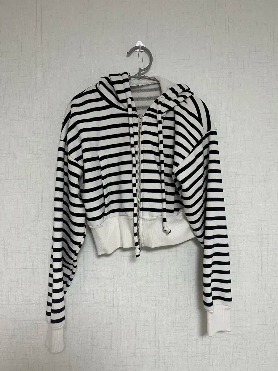 ZARA(ザラ) クロップド ジップアップパーカー フード付き