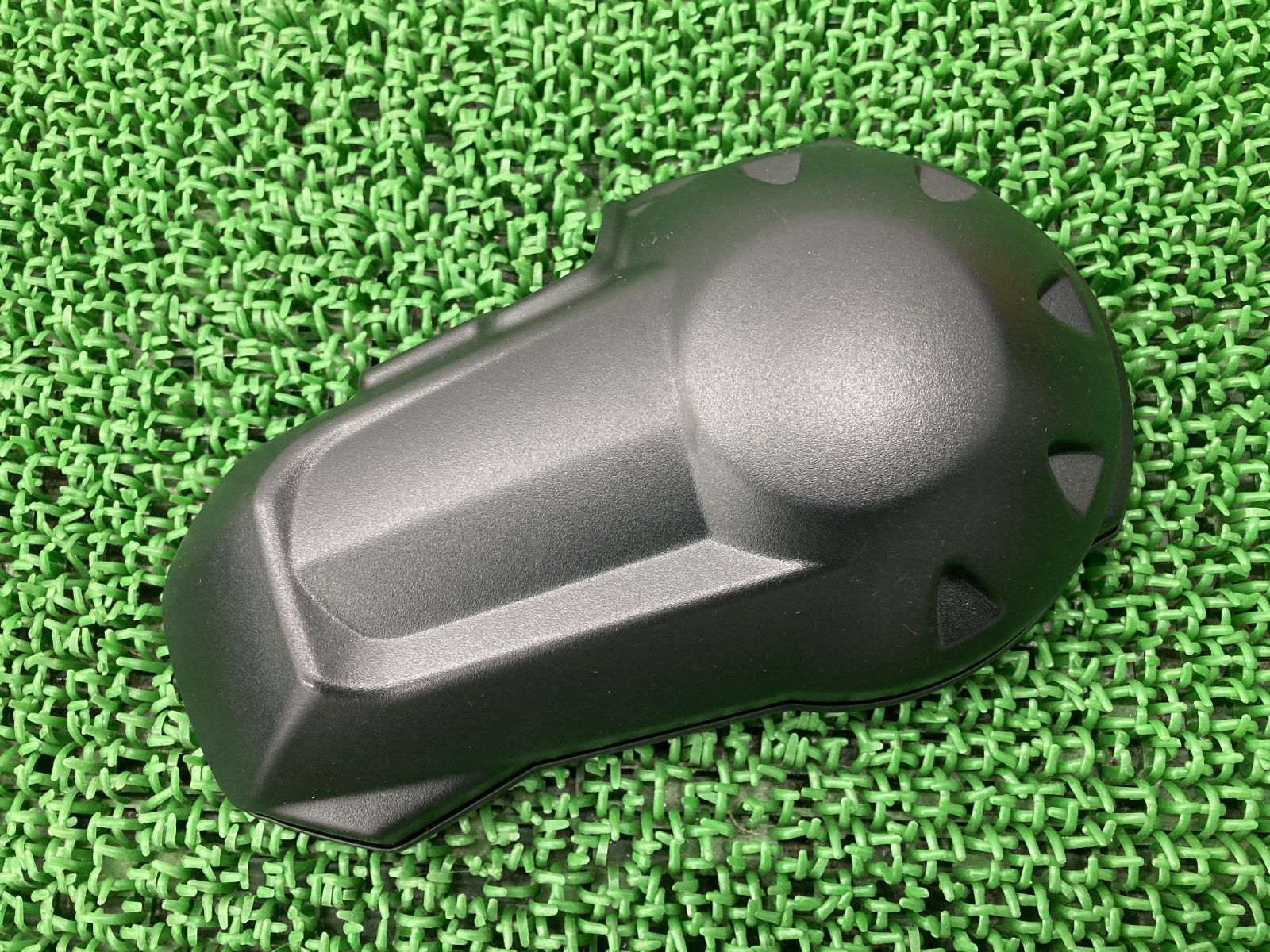 スピードトリプル1050 メーターカバー 2302031 トライアンフ(TRIUMPH) 純正  バイク 部品 トライアンフ 割れ欠け無し 品薄 希少品