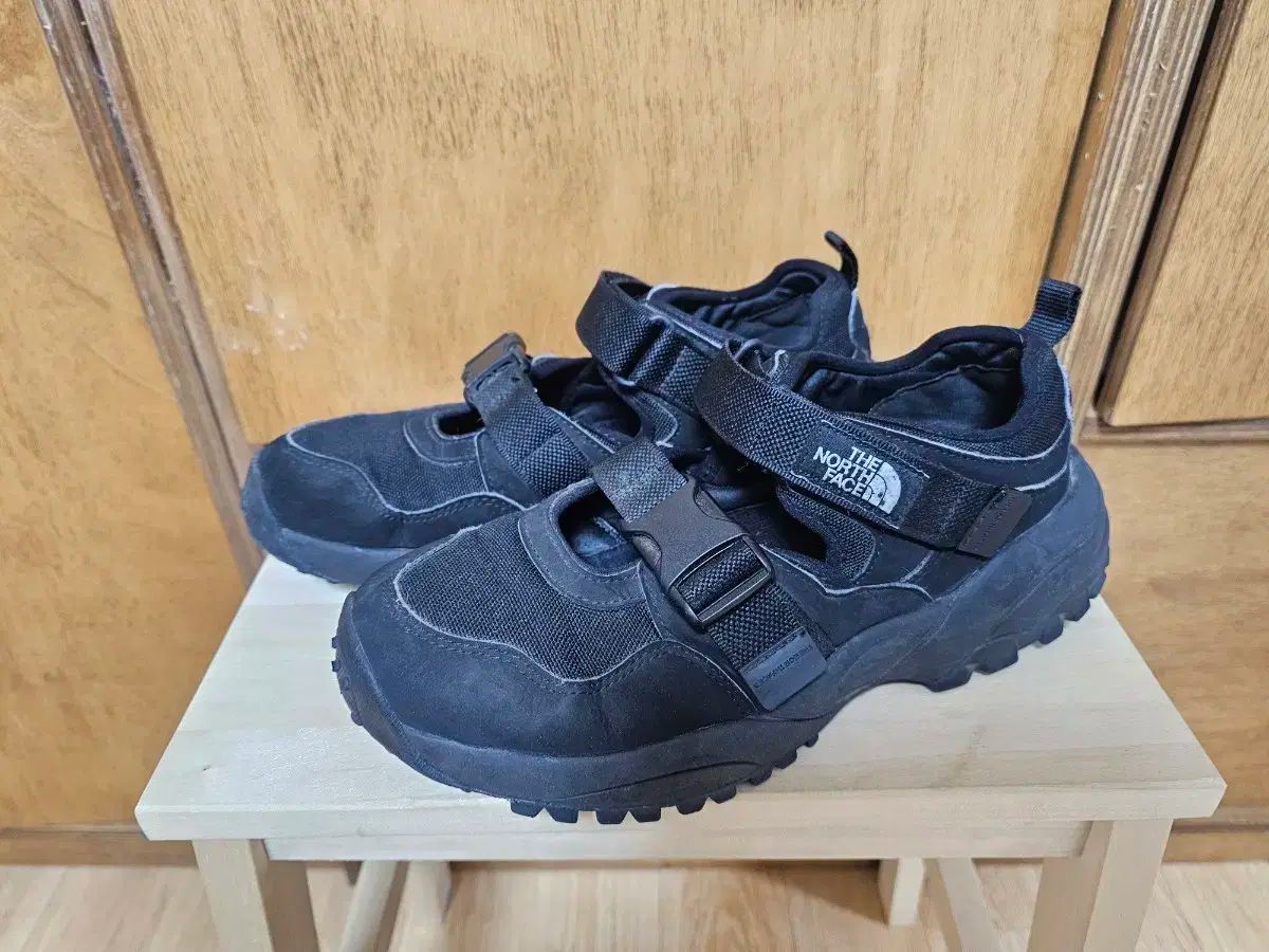 THE NORTH FACE ザノースフェイス ホワイトラベル マウンテン スニーカー サンダル 260