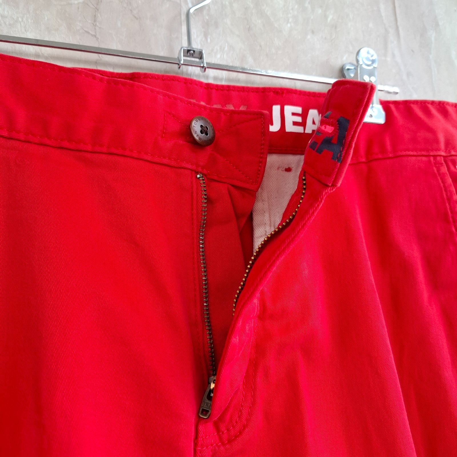 【激レア】デニム ジーンズ トミーヒルフィーガー パンツ 赤ライン 激レア】デニム ジーンズ トミーヒルフィーガー パンツ 赤ライン