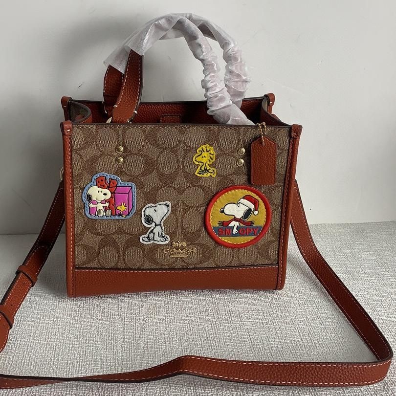 コーチ新品【COACH X PEANUTS】デンプシー トート 22・シグネチャー キャンバス・パッチ