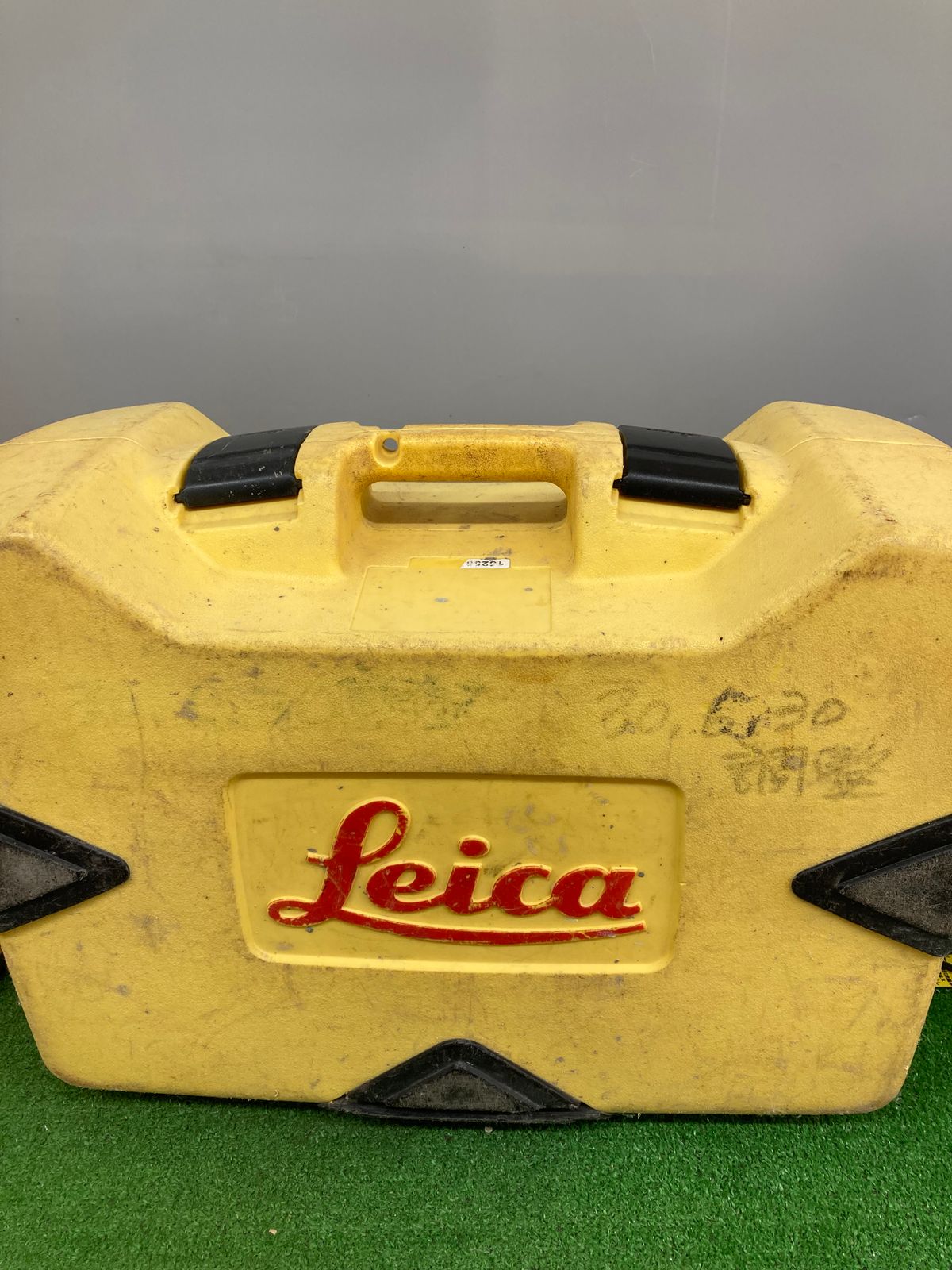 中古品】【0921】☆Leica ライカ 自動整準回転レーザーレベル RUGBY 