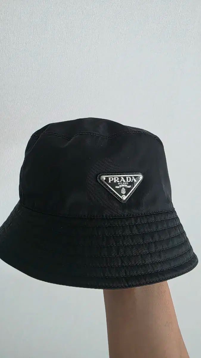 ほぼ L Prada プラダ リナイロン バケットハット