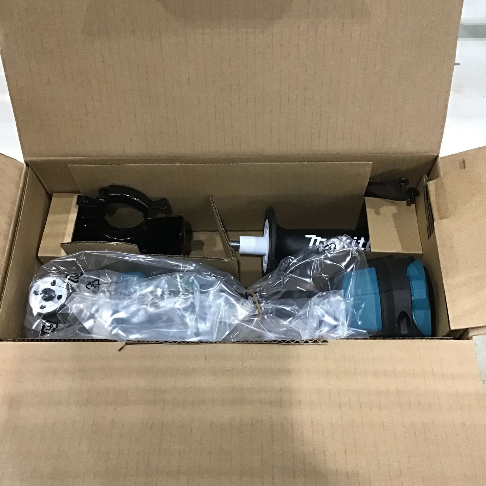 マキタ(makita) 100mmコードレスディスクグラインダ GA408DZ【川口店】