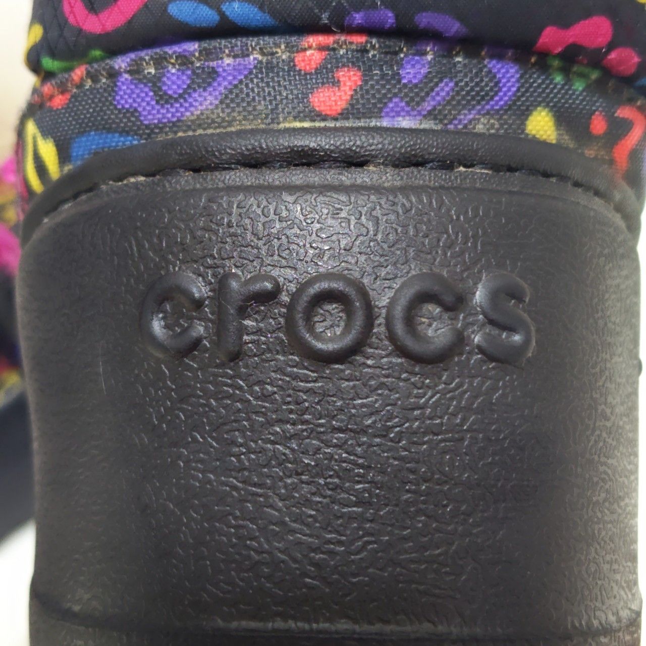 寒い時期に◎【CROCS】クロックス ロング ブーツ 11761 軽量 カラフル かわいい レースアップ 防寒 暖かい ウインター ヒョウ柄 レオパード ブラック 黒 ピンク キッズ サイズW4(22cm)/M16816jH