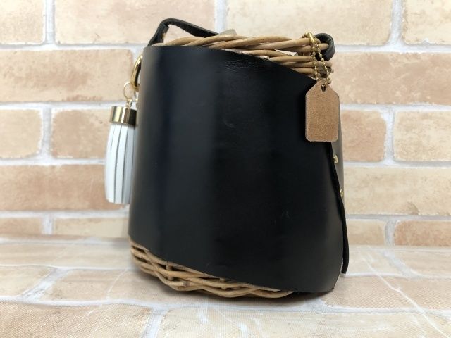 送料無料！amongout アモング カゴバッグ　黒レザー 中古】 amongout アモング カゴバッグ レザー ブラック×ベージュ