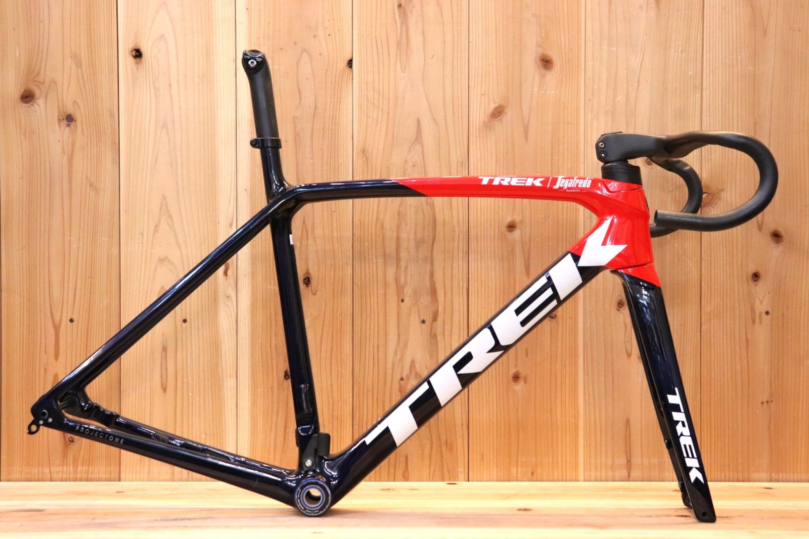 丸石サイクル アパッシュ 27インチ 6段変速 オートライト 屋内保管