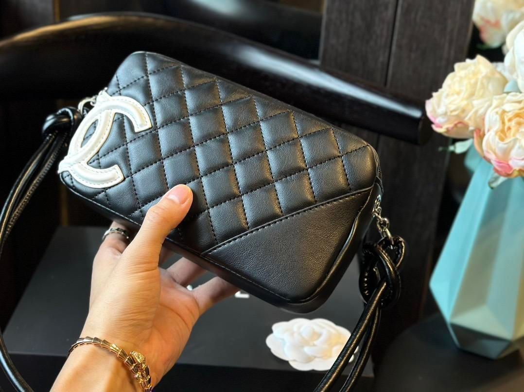 CHANELシャネルのブラック＆ホワイトの配色ショルダーバッグ女性用｜ ｜