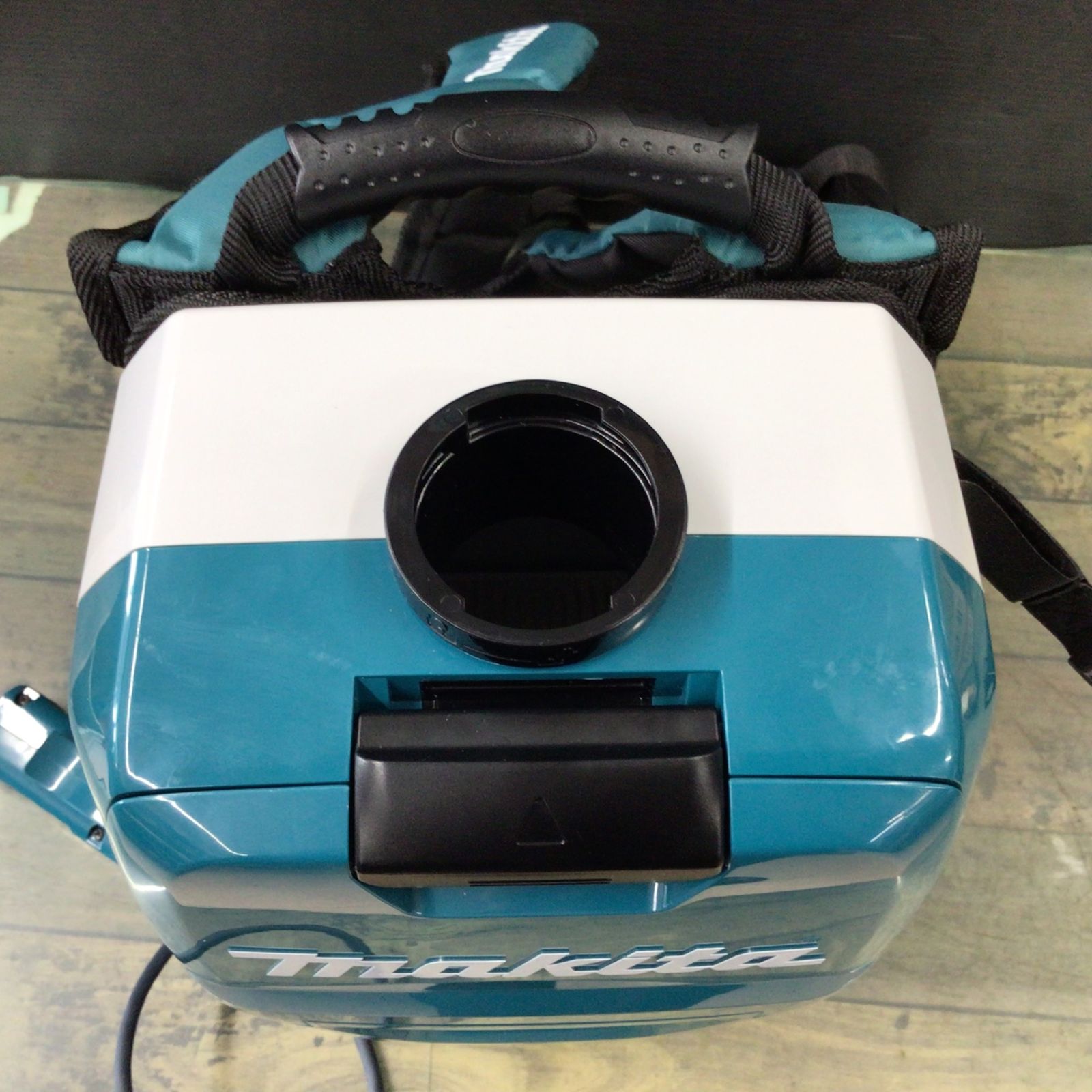 【中古品】マキタ 充電式掃除機 VC261DZ（本体のみ） 中古品】マキタ 充電式掃除機 VC261DZ（本体のみ） 新品・本体のみ